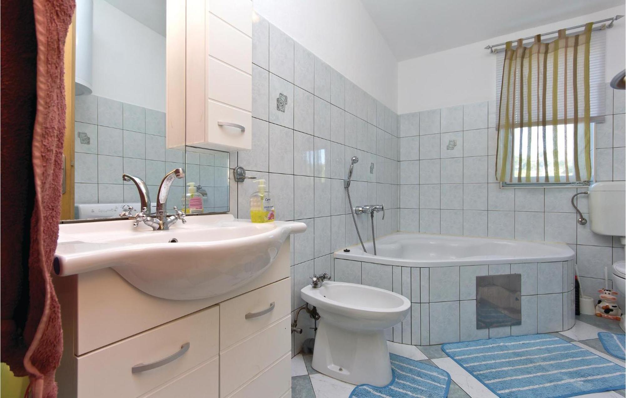 3 Bedroom Gorgeous Apartment In Marčana מראה חיצוני תמונה
